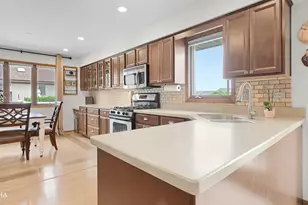 16149 Eagle Ridge Dr, Tinley Park, IL 60477 - Photo 8