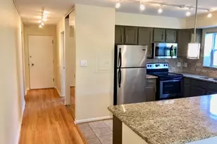 530 W Barry Ave, Chicago, IL 60657 - Photo 6