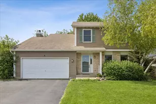 6 Crofton Ct, Lake in the Hills, IL 60156 - Photo 1
