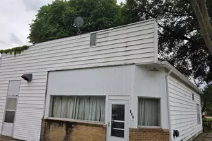 727 Sycamore St, Ottawa, IL 61350 - Photo 1