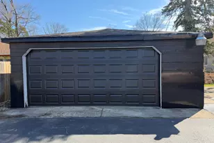 404 Sherman St, Joliet, IL 60433 - Photo 2