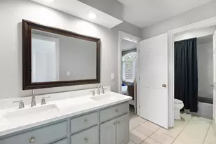 320 Camelot Ln, Libertyville, IL 60048 - Photo 32