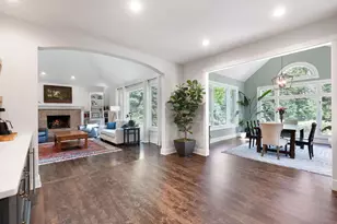 320 Camelot Ln, Libertyville, IL 60048 - Photo 16