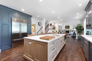 320 Camelot Ln, Libertyville, IL 60048 - Photo 12
