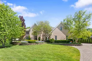 320 Camelot Ln, Libertyville, IL 60048 - Photo 1