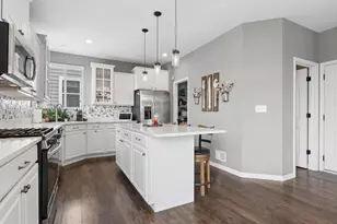 3301 Wanskuck St, Elgin, IL 60124 - Photo 8