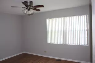 410 Ashwood Ct, Vernon Hills, IL 60061 - Photo 10