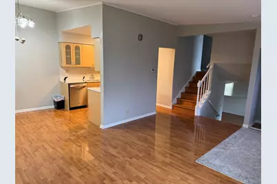 410 Ashwood Court, Vernon Hills, IL 60061 - Photo 2