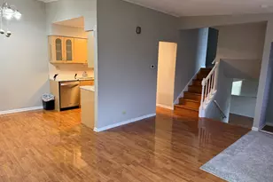 410 Ashwood Ct, Vernon Hills, IL 60061 - Photo 2