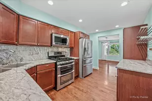858 Shorewood Dr, Bartlett, IL 60103 - Photo 2