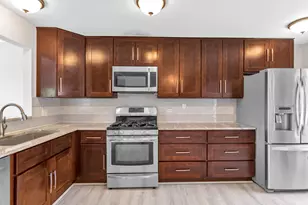 379 Ascot Ln, Streamwood, IL 60107 - Photo 4