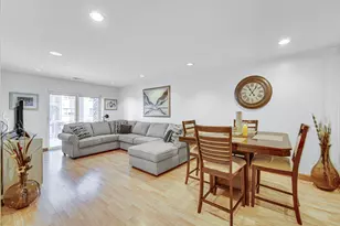 9395 Landings Ln, Des Plaines, IL 60016 - Photo 14
