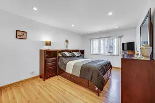 9395 Landings Ln, Des Plaines, IL 60016 - Photo 10