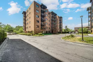 9395 Landings Ln, Des Plaines, IL 60016 - Photo 18