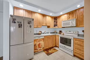 9395 Landings Ln, Des Plaines, IL 60016 - Photo 4
