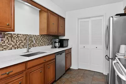 2S742 Avenue Orleans, Oak Brook, IL 60523 - Photo 8