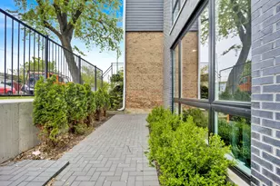 1109 W 16th St, Chicago, IL 60608 - Photo 28