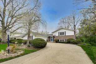 2412 Happy Hollow Rd, Glenview, IL 60026 - Photo 2