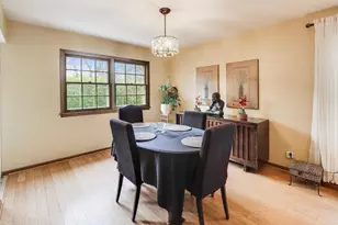 2412 Happy Hollow Rd, Glenview, IL 60026 - Photo 10