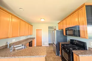 1014 Heron Cir, Joliet, IL 60431 - Photo 6
