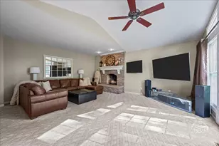 1220 Heatherton Dr, Naperville, IL 60563 - Photo 14