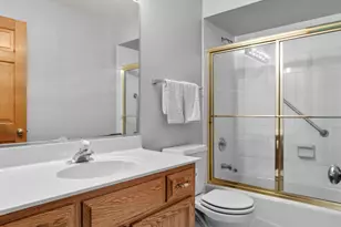 27W225 Ash Ct, Winfield, IL 60190 - Photo 14