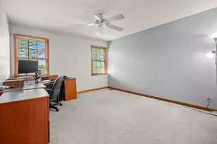 27W225 Ash Ct, Winfield, IL 60190 - Photo 16
