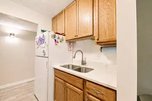 511 Broadway Ave, Mattoon, IL 61938 - Photo 4