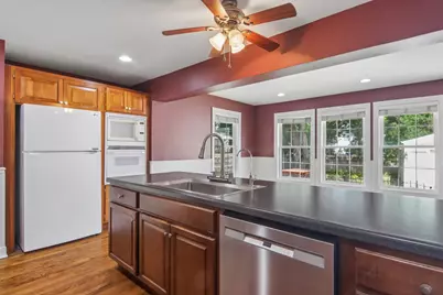 409 Hubbard Avenue, Elgin, IL 60123 - Photo 10