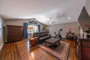 586 Earl Dr, Northfield, IL 60093 - Photo 6