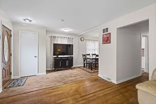 8240 45th St, Lyons, IL 60534 - Photo 6