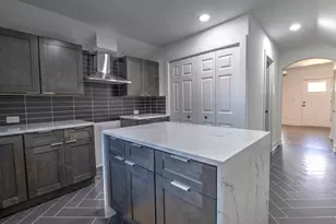 339 S Joliet St, Joliet, IL 60436 - Photo 12