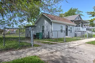 339 S Joliet St, Joliet, IL 60436 - Photo 2
