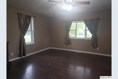 303 N Washington, Carthage, IL 62321 - Photo 8