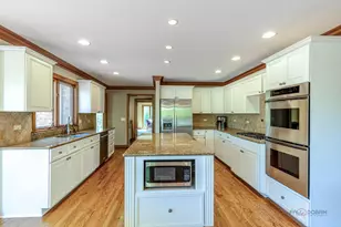 3944 Lakeview Ct, Long Grove, IL 60047 - Photo 10