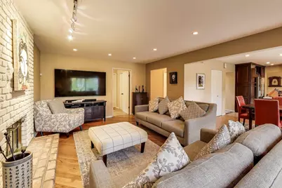 11515 Burr Oak Lane, Burr Ridge, IL 60527 - Photo 18