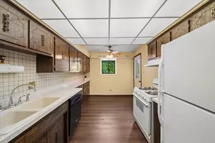 525 Cumnor Rd, Westmont, IL 60559 - Photo 8