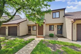 2155 Harbor Town Cir, Champaign, IL 61821 - Photo 2