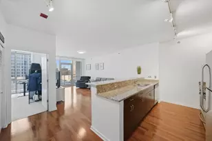 123 S Green St, Chicago, IL 60607 - Photo 2