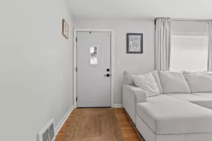 1012 Leith Ave, Waukegan, IL 60085 - Photo 6