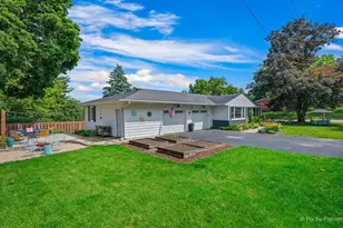 928 Ash St, Saint Charles, IL 60174 - Photo 4