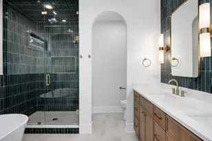 1303 W Barry Ave, Chicago, IL 60657 - Photo 16