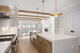 1303 W Barry Ave, Chicago, IL 60657 - Photo 8