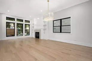 1303 W Barry Ave, Chicago, IL 60657 - Photo 2