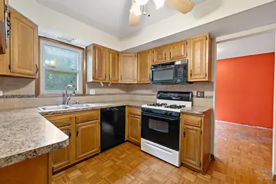 9517 Ballard Road, Crystal Lake, IL 60014 - Photo 12
