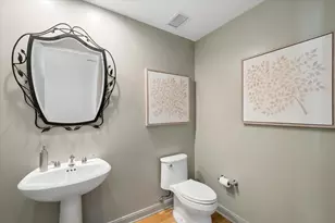 130 N Garland Ct, Chicago, IL 60602 - Photo 10