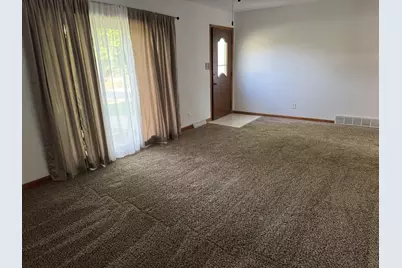 2006 Pine Street, Peru, IL 61354 - Photo 6