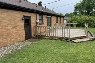 2006 Pine St, Peru, IL 61354 - Photo 4