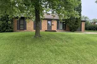 2006 Pine St, Peru, IL 61354 - Photo 2