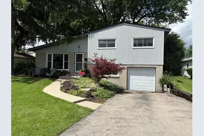 816 Holmes Avenue, Deerfield, IL 60015 - Photo 1